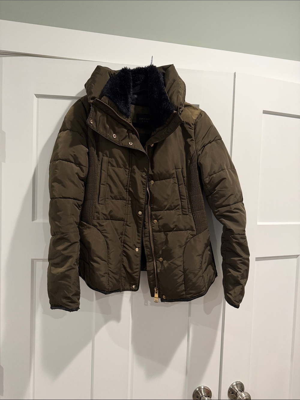 Zara Dark Olive Quilted Puffer Jacket with Faux Fur Collar Warm